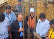 Peletakan Batu Pertama Pembangunan Kantor Kecamatan Purba. Bupati : ASN di Kantor Kecamatan Purba Harus Melakukan Perubahan