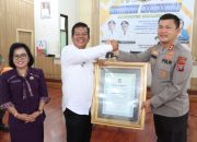 Jadi Orang Tua Asuh Bagi Anak Penderita Stunting Sekaligus Trima 3 Penghargaan. Bupati Apresiasi Kapolres