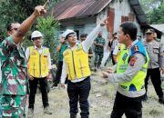Tinjau Kebakaran Hutan, Bupati Radiapoh Hasiholan Sinaga Perintahkan Damkar Untuk Padamkan Api