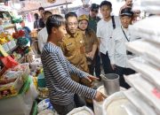 Jelang Nataru, Asisten Perekonomian dan Pembangunan Bersama Forkopimda Sidak Harga dan Stok Kebutuhan Pokok di Pasar