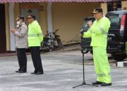 Wakapolres Cek Kelengkapan Personil Jas Hujan Untuk Kesiapan Operasi Lilin Toba 2023