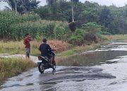 Lapor Pak Bupati ! Geliat Wisata ke Danau Toba, Simpang Raya-Tigaras Terganjal Akses Jalan Rusak
