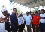 RHS Menyerahkan Secara Langsung Uang Untuk Pembelian Tanah Wakaf Pemakaman Muslim Nurullah 