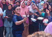 Kaum Perempuan di Kecamatan Dolok Batunanggar Berbondong Bondong Berikan Dukungan Kepada RHS-AZI