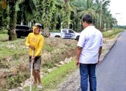Bupati Radiapoh Tinjau Perbaikan Jalan Penghubung Jawa Maraja Bah Jambi – Simpang Nagojor
