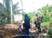 Babinsa Koramil 10/Tanah Jawa Hadiri Uji Trial Pembangunan Plat Duiker di Nagori Bayu Bagasan