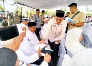 Tepung Tawari Jamaah Calhaj Tahun 1446 H/2025 M, Bupati dan Keluarga Juga Berikan Uang Saku kepada Jamaah