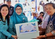 Ny. Darmawati Anton Achmad Saragih Motivasi Kader Posyandu Agar Tetap Semangat Memberikan Pelayanan