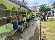 Masyarakat Desa Mekar Mulia Bergotong Royong Mencor Jalan Mushola