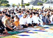 Bupati Simalungun Sholat Idul Adha di Halaman Kantor Bupati
