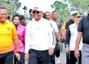 Dalam Rangka HUT Bhayangkara Tahun 2025, Bupati Simalungun Lepas Peserta Gerak Jalan Santai