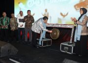 Pemukulan Gong Oleh Wali Kota Tanda Siantar Culture Show ke 3 Dibuka Secara Resmi
