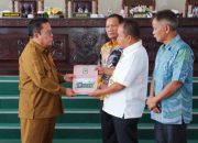 Wali Kota Wesly Menerima Penyerahan Pokir Hasil Reses I DPRD Kota Pematangsiantar Tahun 2025.