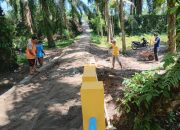 Warga Desa Bah Jambi III Gotong Royong Bagusi Jalan Jembatan