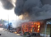 Kobaran Api Menghanguskan Pajak Serbelawan di Kecamatan Dolok Batu Nanggar 