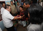 Wali Kota Wesly Kunjungi dan Serahkan Bantuan Kepada Warga Terdampak Cuaca Ekstrem Angin Puting Beliung 