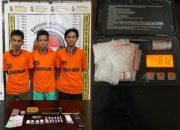 Petugas Temukan Sabu dan Timbangan yang Tersembunyi di Bawah Kasur, Pengedar dan 2 Warga Batubara Dibekuk Lagi Pesta Narkoba