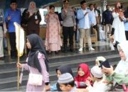 Ny Liswati Wesly Silalahi Lepas Pawai Ta’aruf Festival Anak Sholeh Indonesia ke XIII