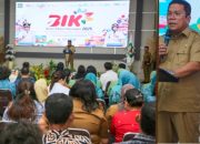 Wali Kota Pematangsiantar Serahkan Kredit Usaha Rakyat kepada Pelaku UMKM 