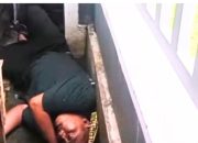 Ditemukan Mayat Pria di Warung Mie Balap Pakai Kaos Pendek Abu-abu dan Celana Panjang Hitam
