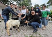 Wali Kota Pematangsiantar Serahkan Bantuan Kambing kepada Pemenang Lomba HKG PKK Sumut