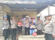 Polsek Tanah Jawa Bagikan Sembako, Warga Balimbingan Haru!