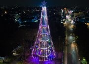 Wesly Silalahi Nyalakan Pohon Terang Pematangsiantar, “Kasih Kristus Terangi Kota Kita!”