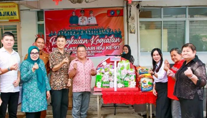 Wakil Wali Kota dan Ketua TP-PKK Kota Batam Mengunjungi Panti Jompo dalam Rangka Peringatan Hari Ibu ke,-97
