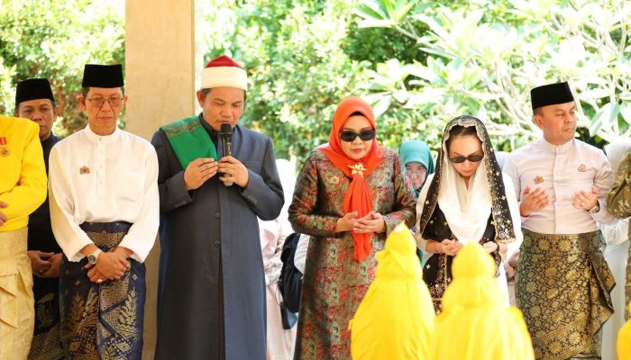 Wali Kota Batam Pimpin Ziarah ke Makam Zuriah Nong Isa dalam Rangka HJB ke-196