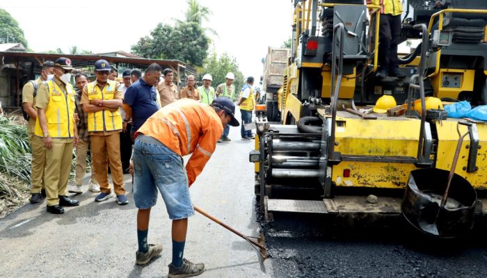 Bupati Simalungun Tinjau Pembangunan Jalan di Tapian Dolok dan Bandar Huluan. Anton: Mari Bersama-sama Kita Rawat Jalan Ini