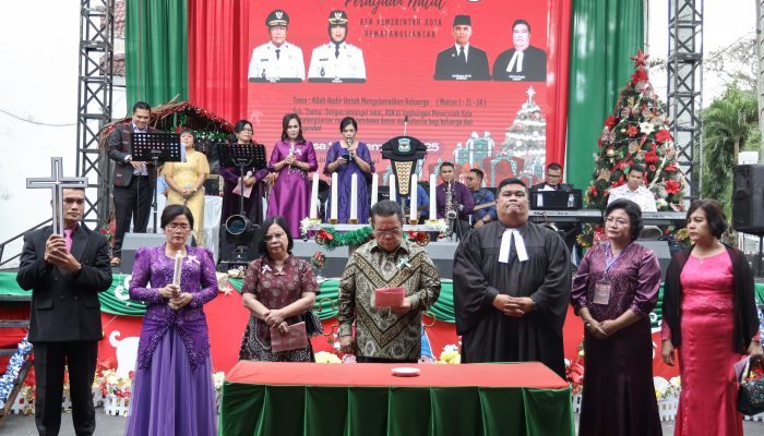 ASN Pemko Pematangsiantar Rayakan Natal. Tema: “Allah Hadir untuk Menyelamatkan Keluarga (Matius 1: 21-24)”