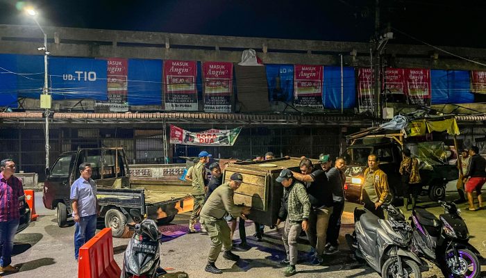 Pedagang di Pematangsiantar Mulai Pindah ke Kios Darurat Sebelum Natal