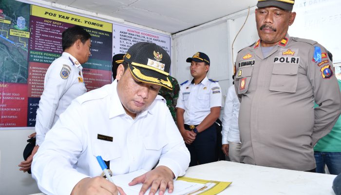 Pimpin Langsung Monitoring Pos Nataru, Bupati–Wabup Samosir Tegaskan Pelayanan Humanis dan Kesiapsiagaan Personel.