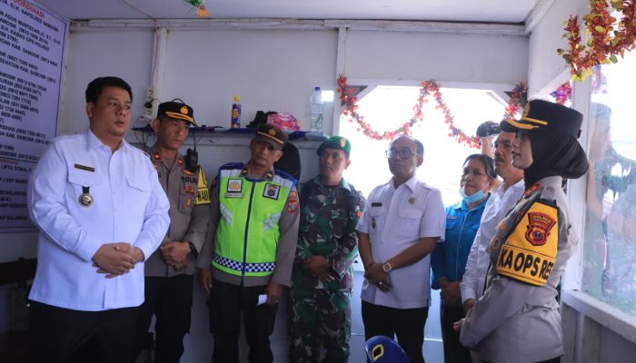 Kapolres Samosir Bersama Forkopimda Monitoring Pos Pelayanan Operasi Lilin Toba 2025