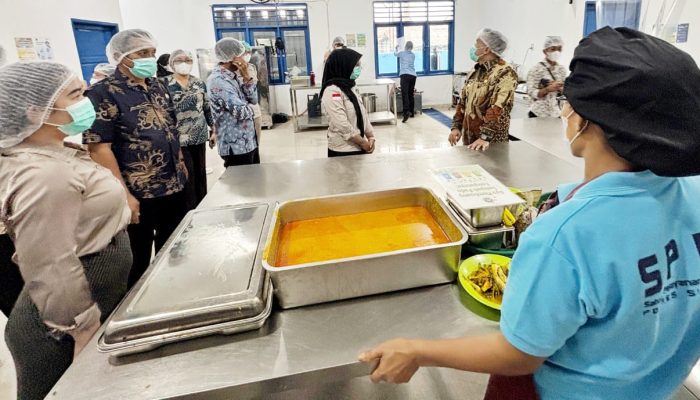 Tinjau Dua SPPG, Wabup Simalungun Benny Berharap Jadi Dapur Percontohan