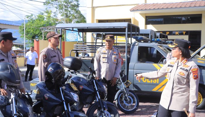 Kapolres Samosir Lakukan Pengecekan Kendaraan Dinas dan Senjata Api