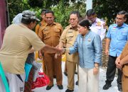 Wali Kota Wesly Serahkan Bantuan Kepada Pensiunan TNI, Korban Kebakaran Rumah di Pematangsiantar