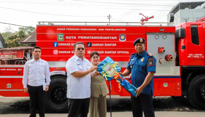 Wali Kota Pematangsiantar Serahkan Armada Baru kepada Disdamkarmat