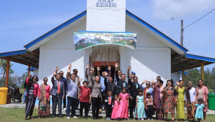 Kapolres Samosir Ibadah Bersama Jemaat HKBP Sidihoni, Tekankan Keamanan dan Kenyamanan