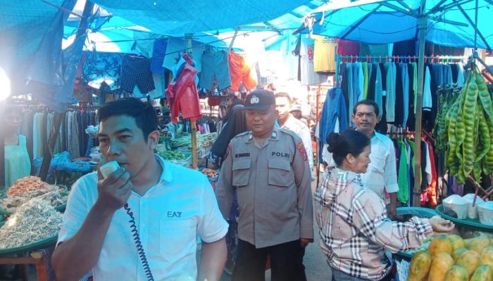 Polsek Siantar Barat Gelar Patroli Jalan Kaki di Pasar Horas