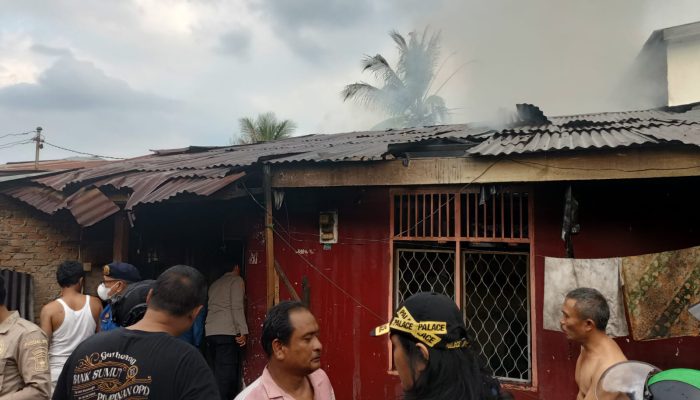 Rumah di Siantar Timur Ludes Terbakar, Kerugian Ratusan Juta