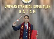 Jonrius Sinurat Raih Gelar Sarjana Hukum dengan Nilai Sangat Memuaska