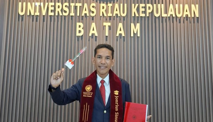 Jonrius Sinurat Raih Gelar Sarjana Hukum dengan Nilai Sangat Memuaska