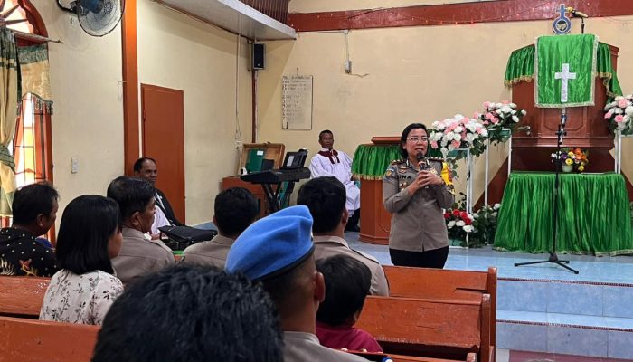 Kapolres Samosir Hadiri Ibadah Minggu di HKBP Bonandolok