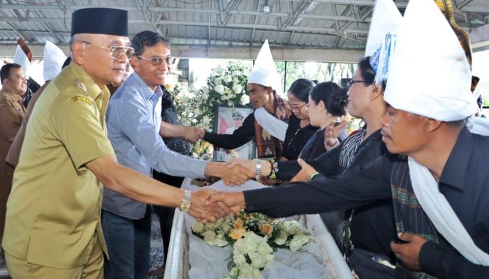 Bupati Simalungun Sampaikan Belasungkawa atas Wafatnya Pangulu Nagori Hinalang Kecamatan Purba