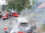 Mobil Carry Terbakar di Jalan Sudirman, Polsek Siantar Barat Gerak Cepat Amankan TKP