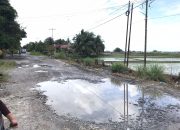 Warga Raja Maligas Desak Pemkab Simalungun Perbaiki Jalan Rusak Parah