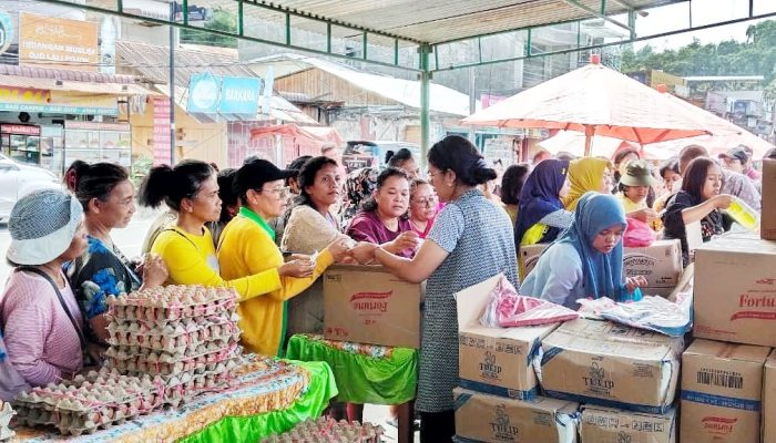 Gerakan Pangan Murah Dishanpangkan Simalungun di Kota Wisata Parapat Diserbu Warga