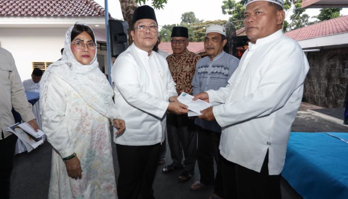 Wesly Silalahi Serahkan Tali Asih dan Santunan di Ramadhan Berbagi Perumda Air Minum Tirta Uli