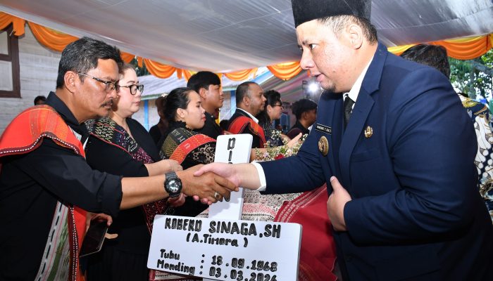 Bupati Samosir Pimpin Upacara Kenegaraan Pemakaman Camat Palipi Roberd Sinaga.